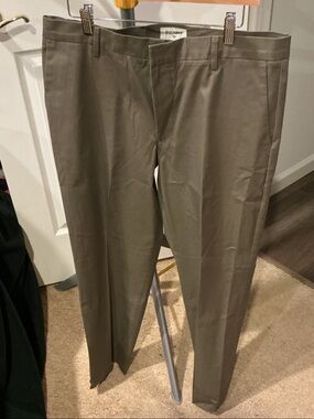 Dockers Men's Chinos in Olive Green